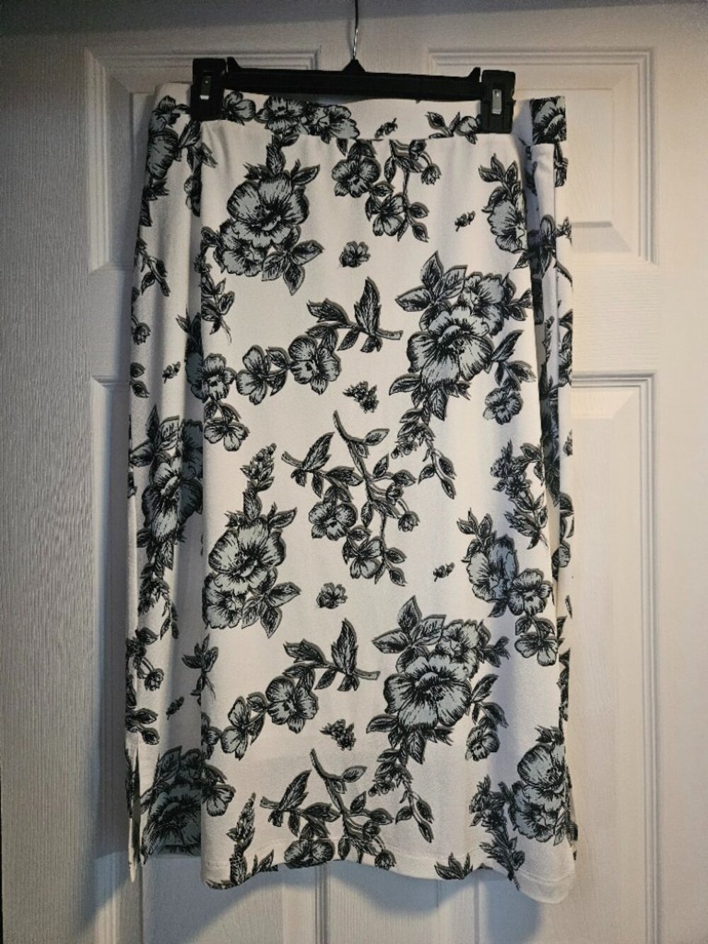 Kasper Knee Length Skirt with Teal Flowers